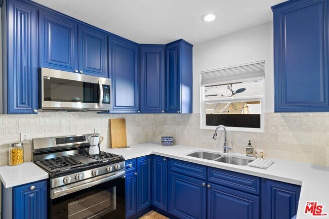 Building Photo - 2400 W 74th St