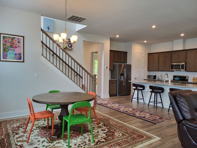 Building Photo - Spacious 3 bedroom in Mayes Hall Community