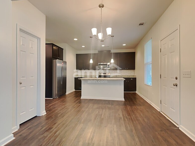 Building Photo - 347 Southwilde Way