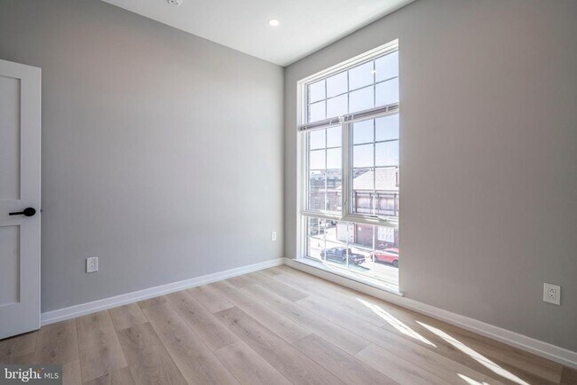 Building Photo - 2401 Washington Ave