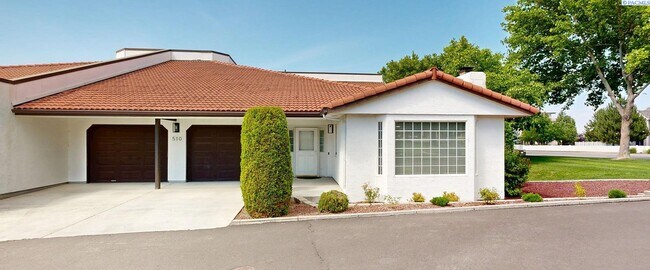 Primary Photo - 2 bed, 2 bath townhome in Meadow Springs