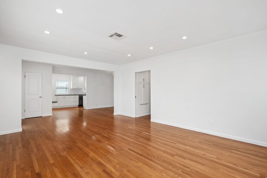 Building Photo - 7901 Westlawn Ave