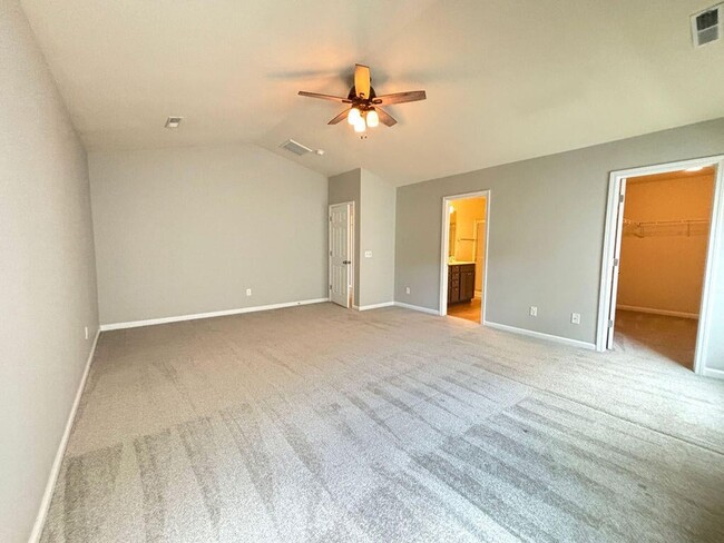 Building Photo - Available Now-Beautiful 4 BR/3BA Home