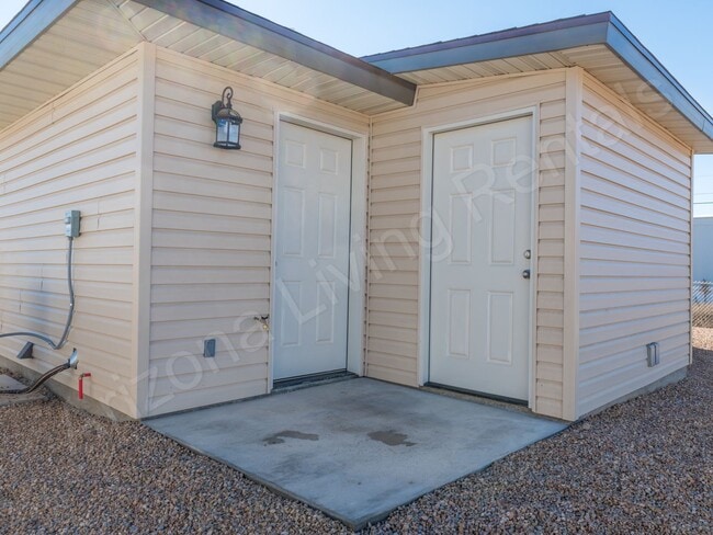 Building Photo - CUTE 1 BEDROOM HOME