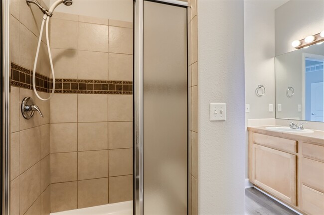 Building Photo - Beautiful townhome in Cottages of Berthoud...