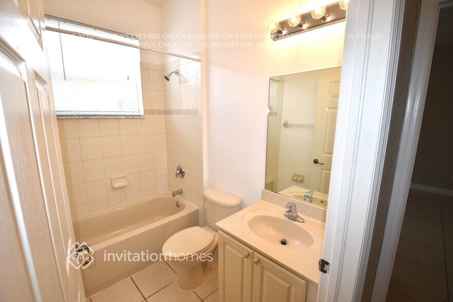 Building Photo - 5221 SW 141st Ave