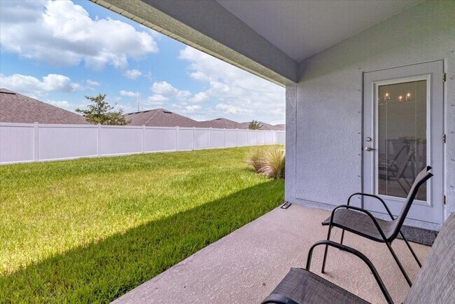 Building Photo - Welcome in to this beautiful Unfurnished -...