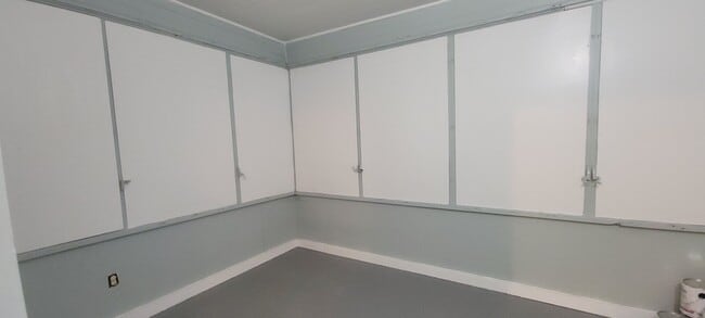Building Photo - Beautiful 3 bedroom/1 bath Cottage with La...