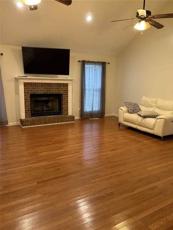 Building Photo - 68 Lancaster Way