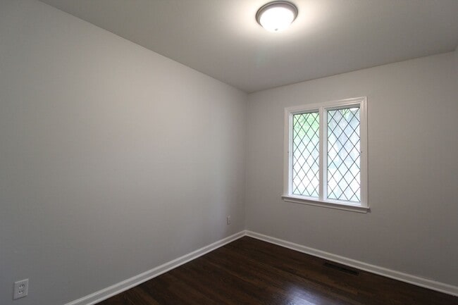 Building Photo - 3 Bedroom House in Overland Park