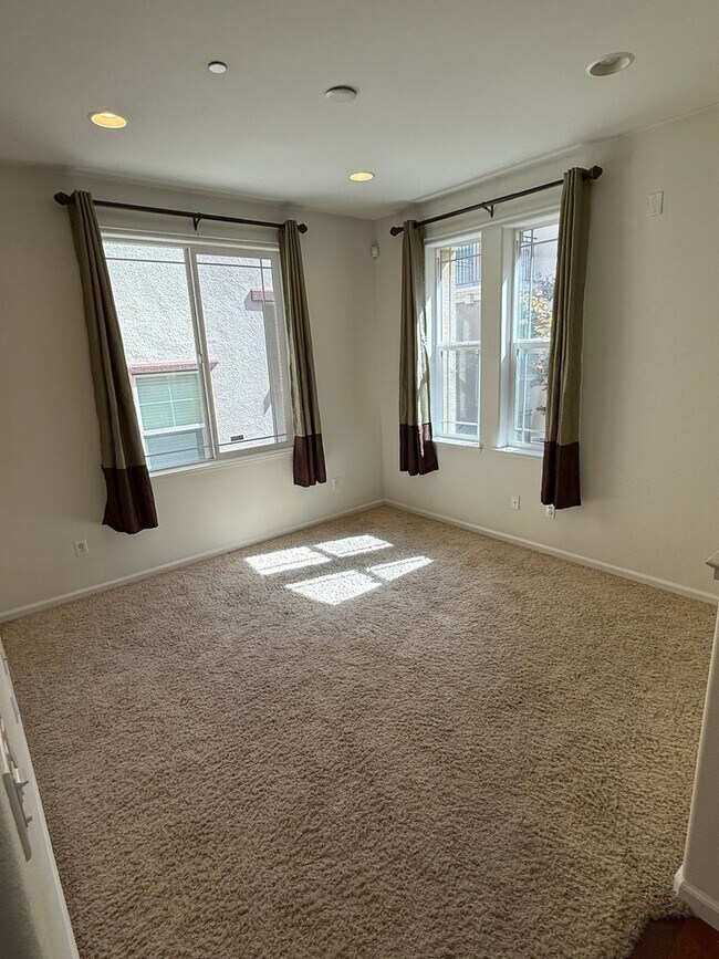 Building Photo - $4,500 / Beautiful 3BR + Bonus Room / 2.5BA Single-Family Home in Warm Springs, Fremont