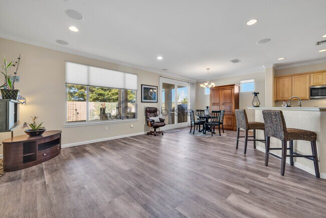 Building Photo - 400 Plover Ct