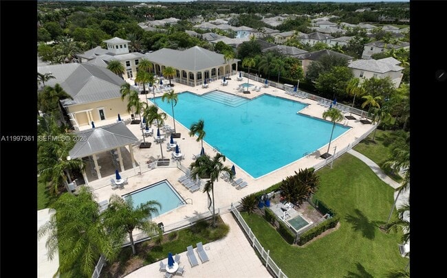 Building Photo - 343 NE 36th Terrace