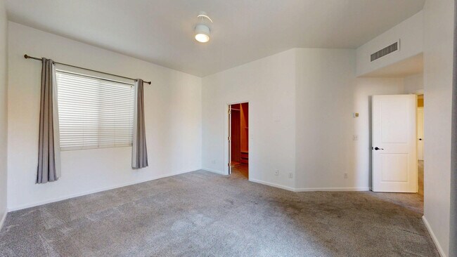 Building Photo - 4537 E Devonshire Ave