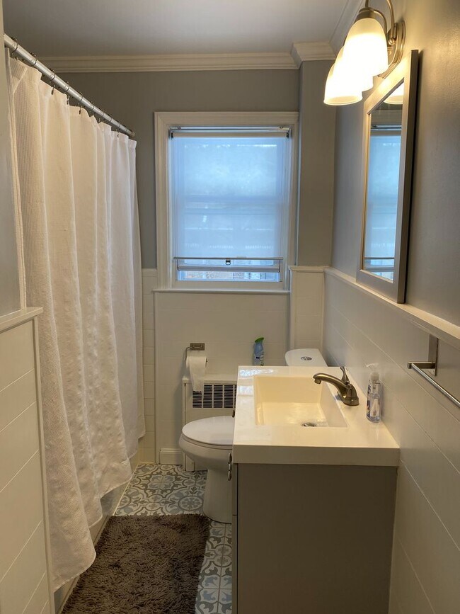 Building Photo - Gorgeous 3-Bedroom Townhouse in Ardmore! Available mid-September!