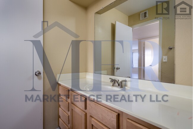 Building Photo - 2Bed/2Bath Home at Alma School/Southern! $...