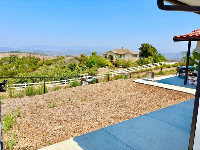 Building Photo - Beautiful Newer Custom Construction Detach...