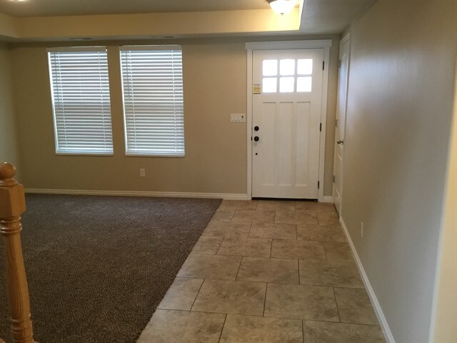 Building Photo - 865 Southhampton Dr