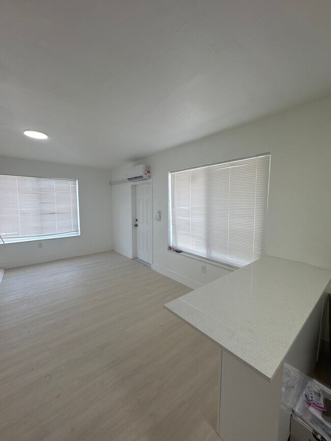 Building Photo - 5601 N Miami Ave