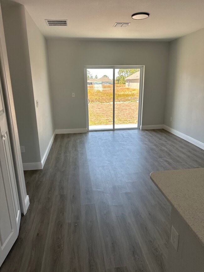 Building Photo - 6918-6920 Dickinson Dr