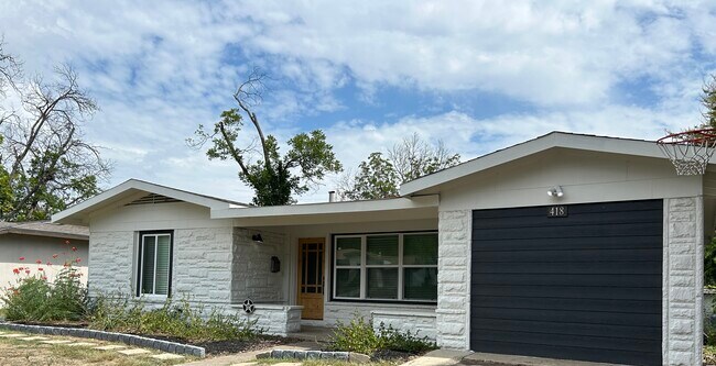 Building Photo - 420 Storeywood Dr