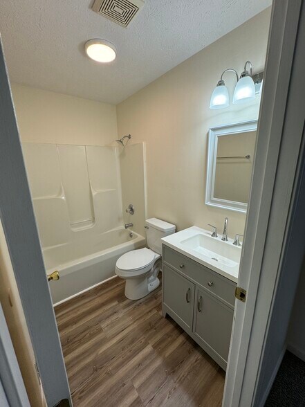 Building Photo - 376 Woodstock Ln