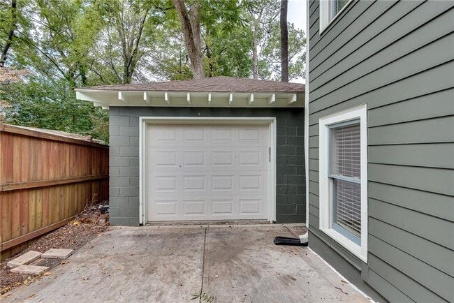 Building Photo - 953 Gilbert St SE