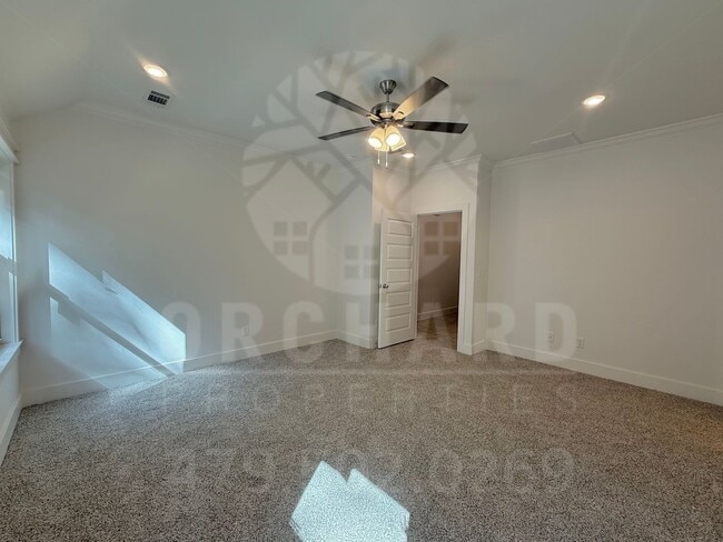 Building Photo - Single-Family Home- 2 Bed/ 2 Bath w/ Hobby...