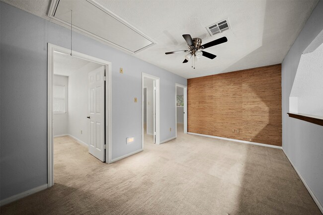 Building Photo - 4003 Greenbriar Dr