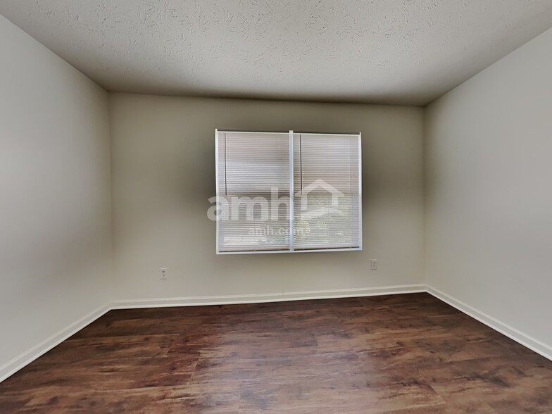 Building Photo - 11424 Long Lake Dr