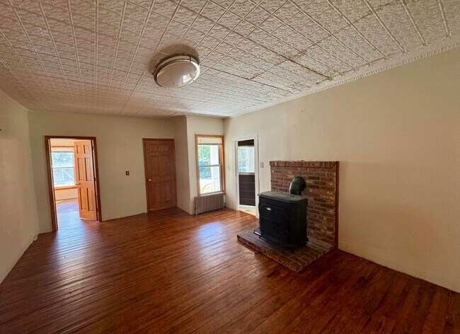 Building Photo - 12 Belding St