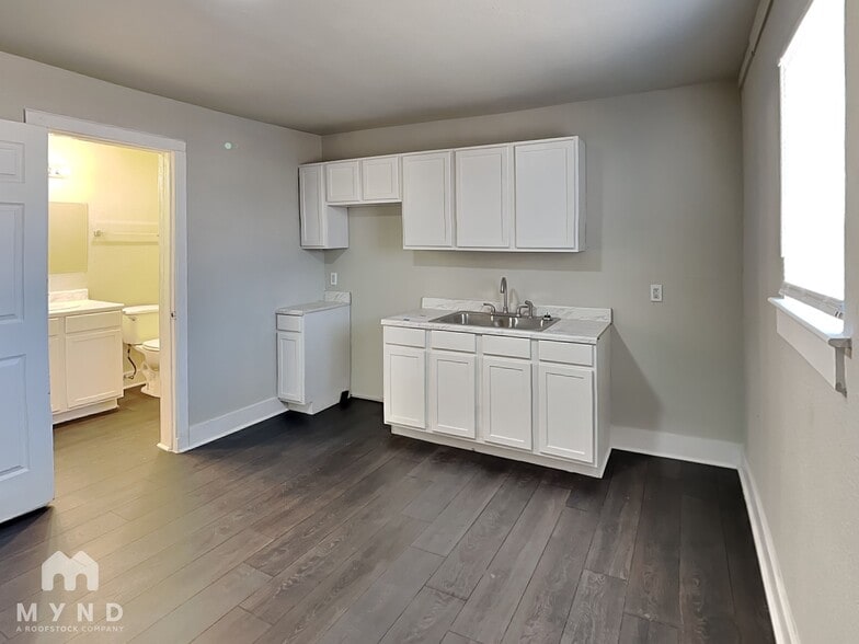 Building Photo - 2208 Avenue U A Ave