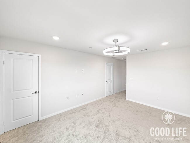 Building Photo - Beautiful New 3B/3BA Gated Community Townhome in Riverside for Lease!