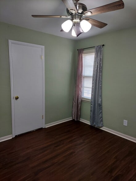 Master Bedroom - 202 Renrose Ave