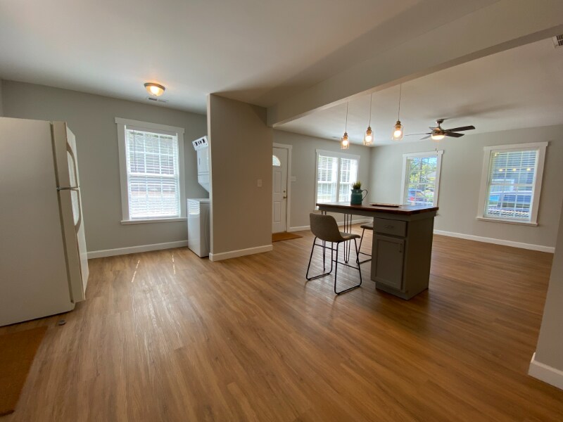 Building Photo - 220 Archdale Dr