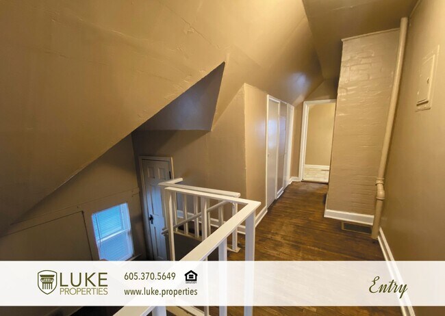 Building Photo - 410 W 12th St