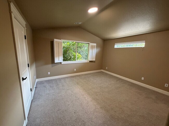 Building Photo - BEAUTIFUL 3 Bed | 2.5 Bath Home with Modern Updates, AC & 2-Car Garage