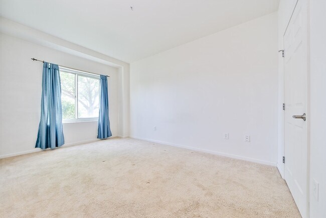 Building Photo - 1 Cityview Ln