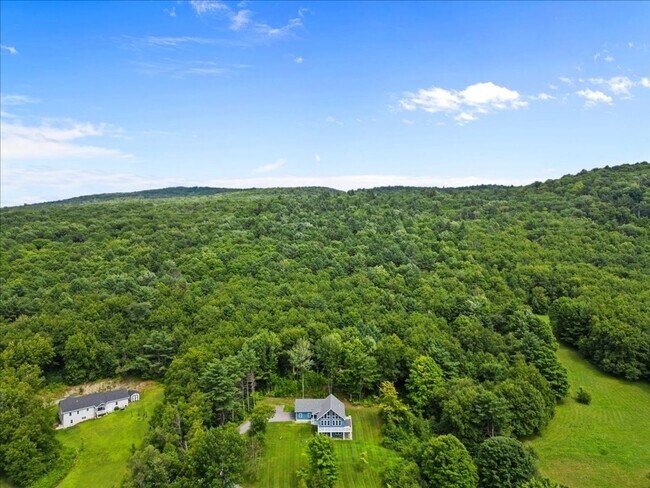 Building Photo - Contemporary with Gorgeous Views in Hinesburg, Vermont - Fully Furnished w/ Utilities Included