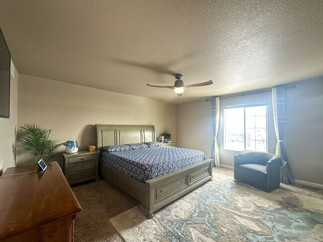 Building Photo - Grand 6bd 4ba Crystal Valley home with an in-law suite!!!