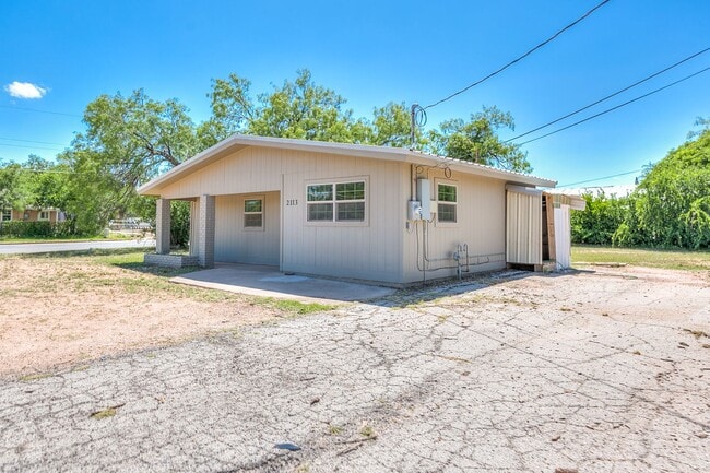 Building Photo - NOW AVAILABLE - Updated 2-Bedroom Home w/ ...