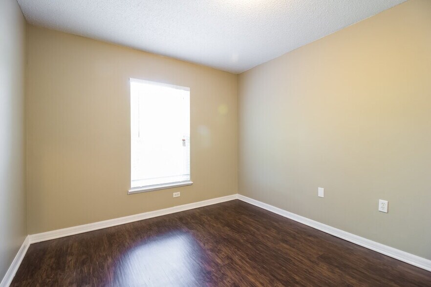 Building Photo - 272 Regal Downs Cir