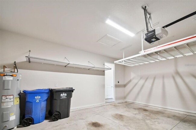 Building Photo - 13144 Peachleaf Ave