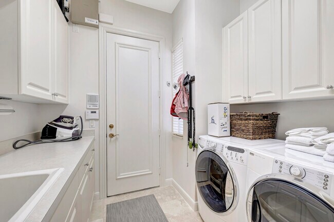 Building Photo - 7943 Talavera Pl