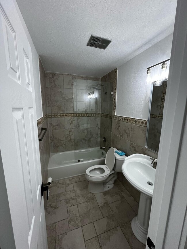 Building Photo - 10985 SW 70th Ter