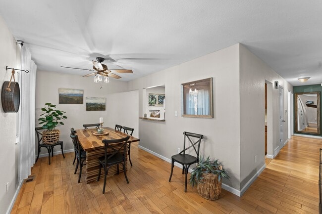 Building Photo - 417 N Coraline St