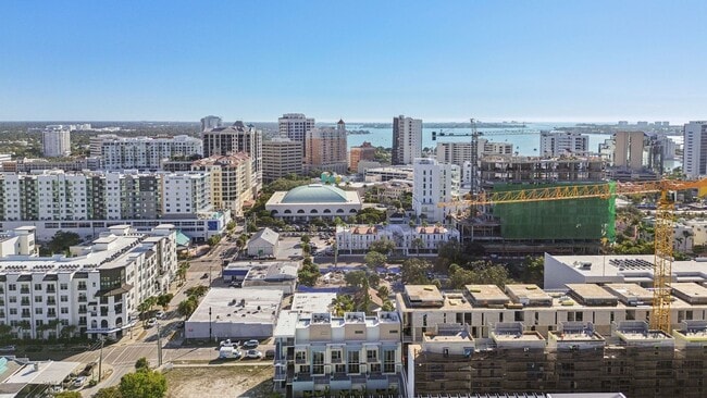 Building Photo - 1343 4th St