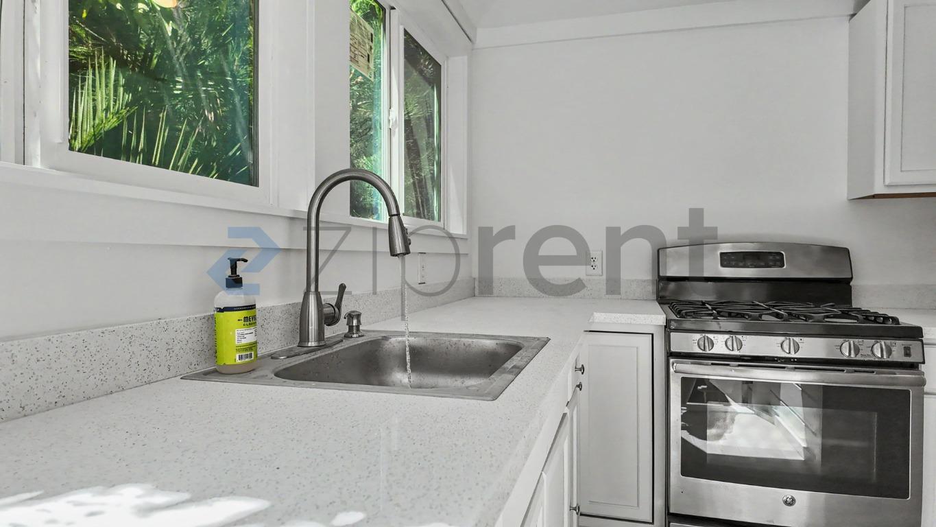 Building Photo - Unit Apt 1