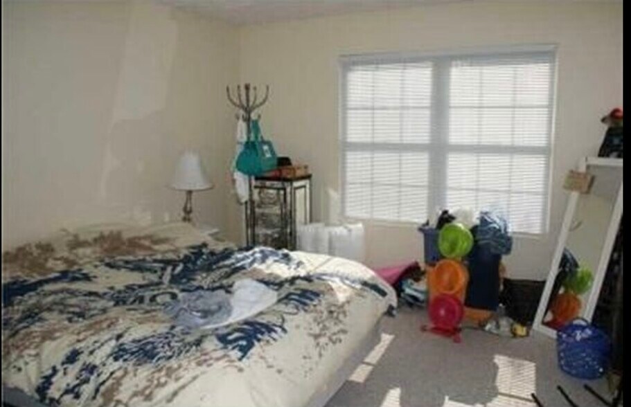 Room 1 - 8290 Mira St