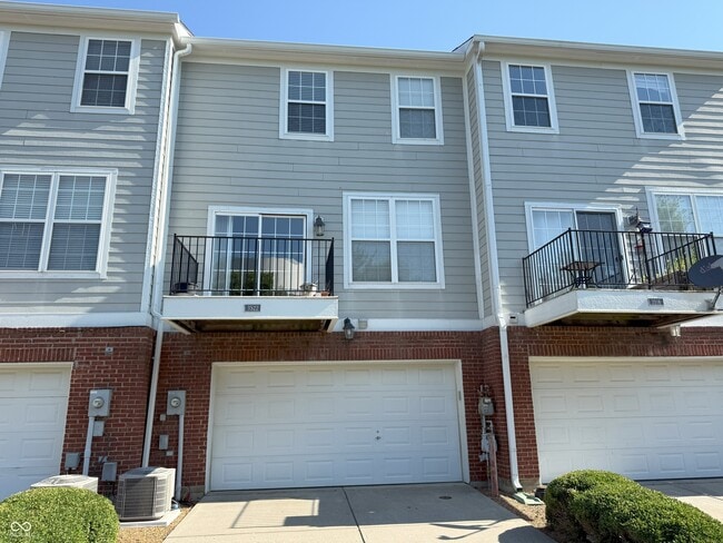 Building Photo - 3522 N Golden Gate Dr